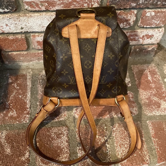 Louis Vuitton Monogram Montsouris MM Backpack - Picture 14 of 14